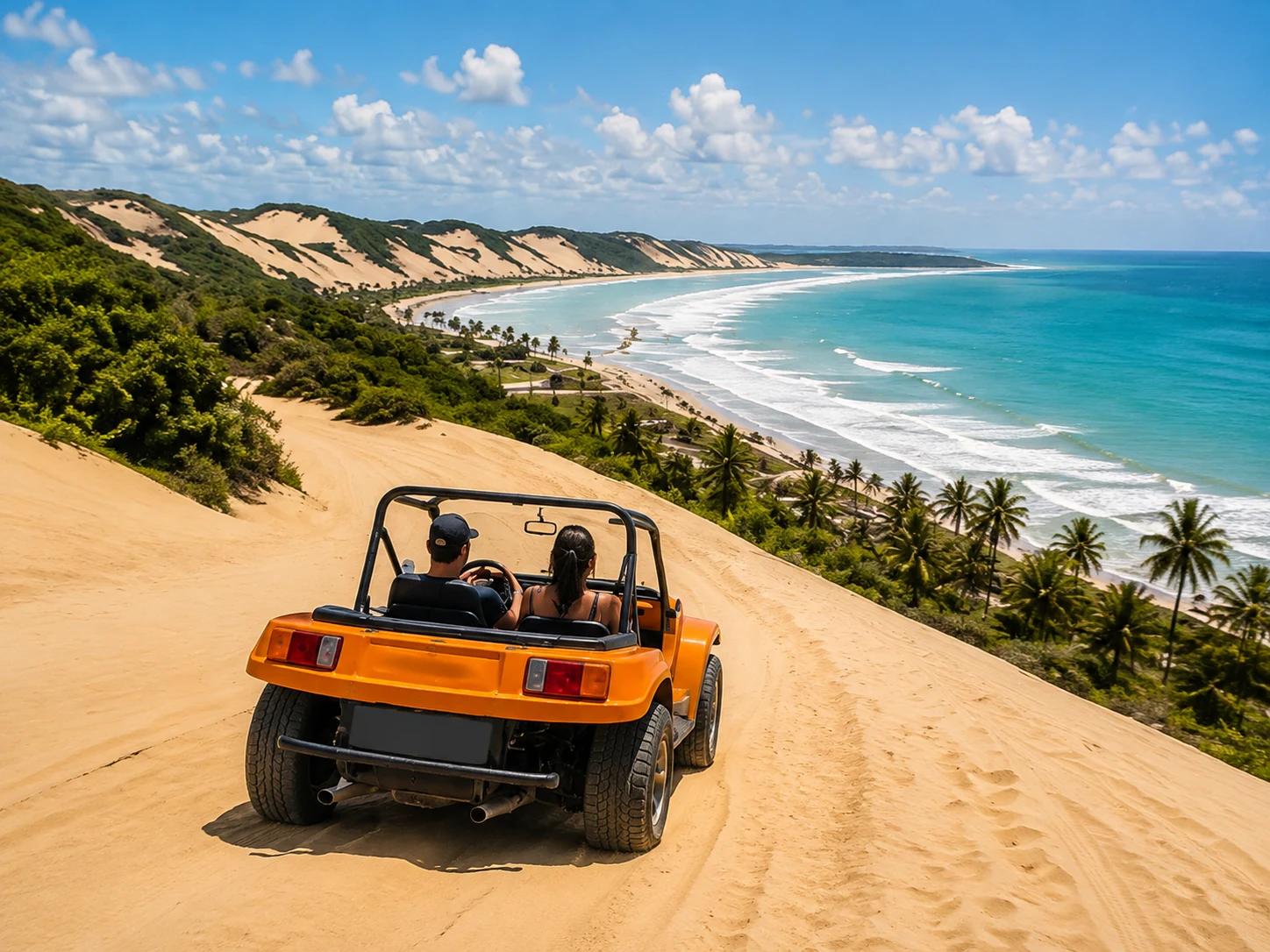 Buggy com passageiros nas dunas diante do litoral